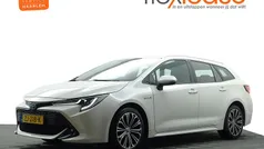 Wit metallic Gebruikt 2019 Toyota Corolla Executive Stationwagen | € 17.900 (Eerlijke prijs)