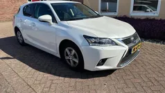 Wit Gebruikt 2015 Lexus CT200h Hatchback | € 11.495 (Eerlijke prijs)