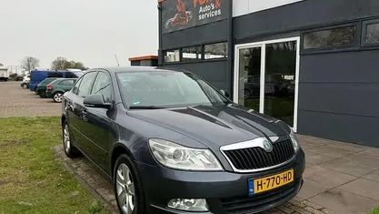 Grijs Occasion 2010 Skoda Octavia Elegance Hatchback | € 5.995 (Eerlijke prijs)
