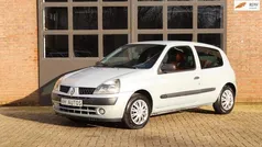 Grijs Gebruikt 2003 Renault Clio II Expression Hatchback | € 1.295 (Eerlijke prijs)