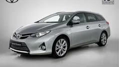 Grijs (metallic) Gebruikt 2014 Toyota Auris Touring Sports Executive Stationwagen | € 15.950 (Eerlijke prijs)