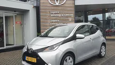Gebruikt 2016 Toyota Aygo X-play Hatchback | € 7.900 (Eerlijke prijs)
