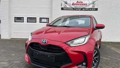 Occasion Toyota Yaris Hybrid 2022 Rood (metallic) Hatchback