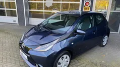Blauw Gebruikt 2016 Toyota Aygo X-play Hatchback | € 8.945 (Eerlijke prijs)