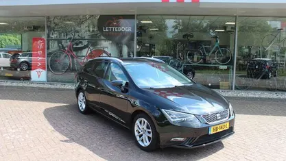 Zwart Gebruikt 2015 Seat Leon ST CONNECT Stationwagen | € 10.950 (Eerlijke prijs)