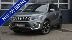 Grijs, metallic lak Gebruikt 2019 Suzuki Vitara SUV | € 19.900 (Eerlijke prijs)