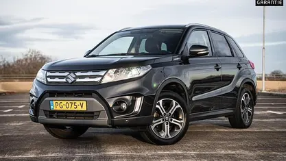 Zwart (metallic) Gebruikt 2017 Suzuki Vitara SUV | € 14.945 (Eerlijke prijs)