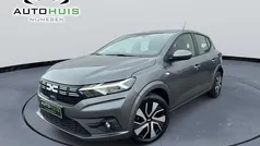 Grijs Gebruikt 2024 Dacia Sandero Expression Hatchback | € 16.745 (Goede deal)