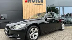 Zwart Gebruikt 2013 BMW 320 Sedan | € 8.975 (Goede deal)