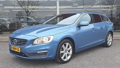 Gebruikt 2017 Volvo V60 Momentum Stationwagen | € 17.645 (Eerlijke prijs)
