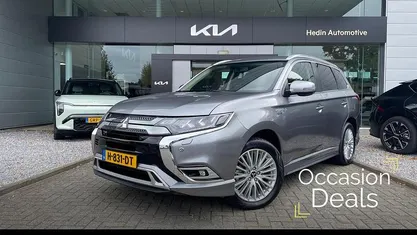 Grijs Occasion 2020 Mitsubishi Outlander P-HEV Intense SUV | € 20.995 (Eerlijke prijs)