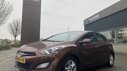 Bruin (metallic) Gebruikt 2014 Hyundai i30 Hatchback | € 5.995 (Eerlijke prijs)
