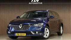Blauw, metallic lak Gebruikt 2017 Renault Talisman Zen Stationwagen | € 14.900 (Eerlijke prijs)