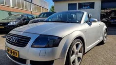 Grijs, metallic lak Gebruikt 2000 Audi TT Roadster Cabriolet | € 4.499 (Eerlijke prijs)