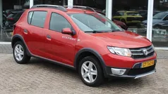 Rood Gebruikt 2015 Dacia Sandero Lauréate Hatchback | € 5.999 (Eerlijke prijs)