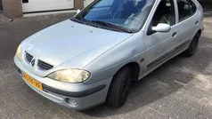 Grijs Gebruikt 2000 Renault Mégane Hatchback | € 750 (Super prijs)