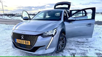 Occasion 2020 Peugeot e-208 Allure Hatchback | € 8.999 (Super prijs)