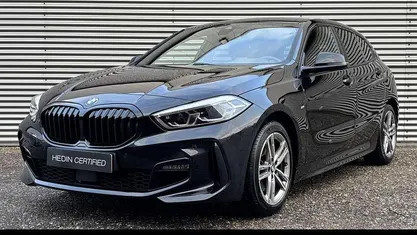Zwart Occasion 2022 BMW 118 M Sport Hatchback | € 26.945 (Eerlijke prijs)