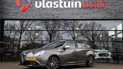 Occasion Alfa Romeo Giulietta Quadrifoglio Verde 237 PK (174 kW) 2012 Grijs (metallic) Hatchback