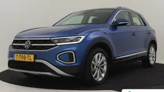 Blauw Gebruikt 2023 VW T-Roc Style SUV | € 31.895 (Eerlijke prijs)