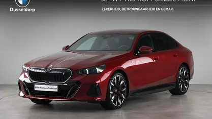 Rood Gebruikt 2024 BMW i5 Comfort Edition Sedan | € 53.950 (Goede deal)