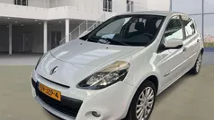 Wit Gebruikt 2009 Renault Clio II Dynamique Hatchback | € 2.100 (Eerlijke prijs)