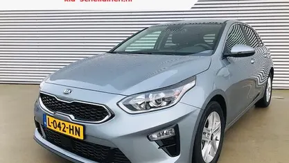 Grijs Gebruikt 2021 Kia Ceed Hatchback | € 21.250 (Eerlijke prijs)