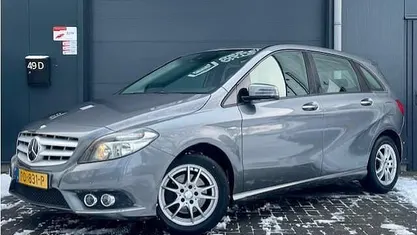 Grijs (metallic) Gebruikt 2012 Mercedes B200 Ambition MPV | € 10.444 (Goede deal)