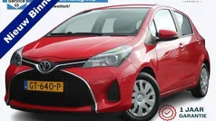 Rood Gebruikt 2015 Toyota Yaris Hatchback | € 10.880 (Eerlijke prijs)