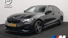 Zwart, metallic lak Gebruikt 2021 BMW 320 M Sport Sedan | € 31.830 (Eerlijke prijs)