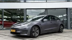 Grijs Gebruikt 2021 Tesla Model 3 Sedan | € 22.850 (Eerlijke prijs)