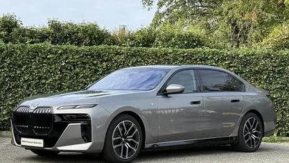 Grijs Occasion 2024 BMW i7 M Sport Sedan | € 85.895 (Eerlijke prijs)