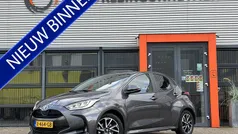 Grijs Gebruikt 2023 Toyota Yaris Hybrid Hatchback | € 23.450 (Eerlijke prijs)