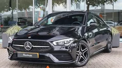 Zwart Gebruikt 2021 Mercedes 180 AMG line Sedan | € 29.700 (Eerlijke prijs)
