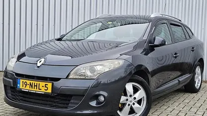 Grijs Gebruikt 2010 Renault Mégane GrandTour Dynamique Stationwagen | € 2.950 (Eerlijke prijs)
