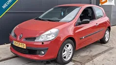 Rood Gebruikt 2006 Renault Clio II Dynamique Hatchback | € 999 (Eerlijke prijs)