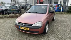 Rood Gebruikt 2001 Opel Corsa Comfort Hatchback | € 899 (Eerlijke prijs)
