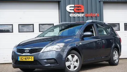 Grijs, metallic lak Occasion 2010 Kia Ceed Hatchback | € 1.499 (Eerlijke prijs)