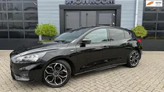 Zwart Gebruikt 2019 Ford Focus ST-Line Hatchback | € 12.895 (Eerlijke prijs)