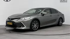 Grijs Gebruikt 2022 Toyota Camry Premium Sedan | € 35.900 (Eerlijke prijs)