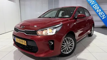 Rood Gebruikt 2018 Kia Rio Hatchback | € 13.950 (Eerlijke prijs)