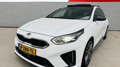 Wit, metallic lak Gebruikt 2020 Kia ProCeed Hatchback | € 24.350 (Eerlijke prijs)