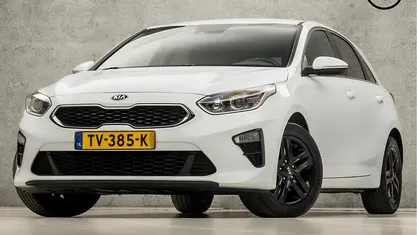 Wit Gebruikt 2018 Kia Ceed Hatchback | € 14.445 (Eerlijke prijs)