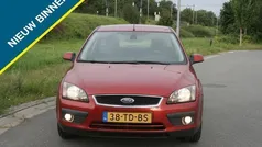 Oranje Gebruikt 2006 Ford Focus Futura Stationwagen | € 2.349 (Eerlijke prijs)
