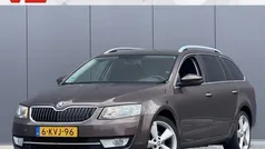 Bruin Gebruikt 2013 Skoda Octavia Elegance Stationwagen | € 7.748 (Eerlijke prijs)