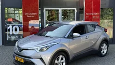 Grijs, metallic lak Gebruikt 2017 Toyota C-HR SUV | € 17.390 (Goede deal)