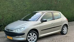 Grijs Gebruikt 2004 Peugeot 206 Hatchback | € 1.800 (Eerlijke prijs)