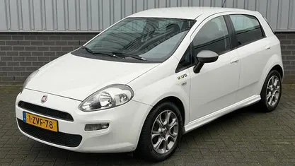 Wit Occasion 2015 Fiat Punto Evo Young Hatchback | € 4.549 (Eerlijke prijs)