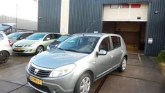 Gebruikt 2009 Dacia Sandero Lauréate Hatchback | € 1.899 (Goede deal)
