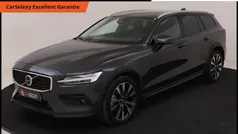 Grijs Gebruikt 2024 Volvo V60 CC Plus Stationwagen | € 53.900 (Eerlijke prijs)